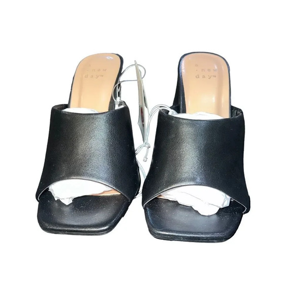 NWT - A New Day collection - Women's Vira Heels  - Brand New Size 5W - Picture 1 of 5